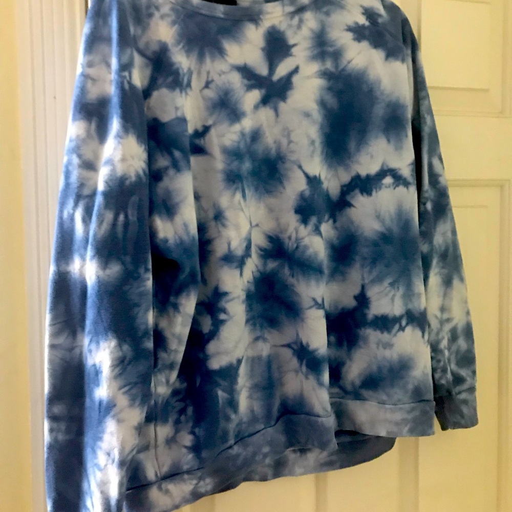 Blue tie dye crew neck sweatshirt